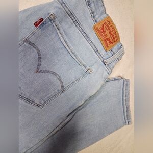 Levi's Women's Light Blue Straight Leg Jeans